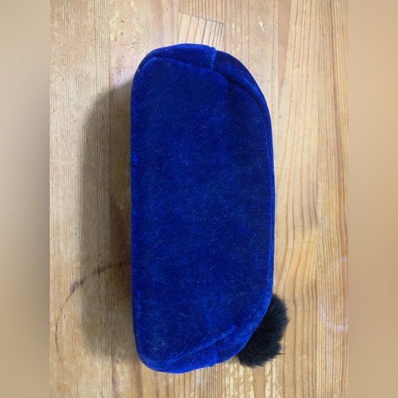 Korean Winky Cat Makeup Pouch - Picture 7 of 14